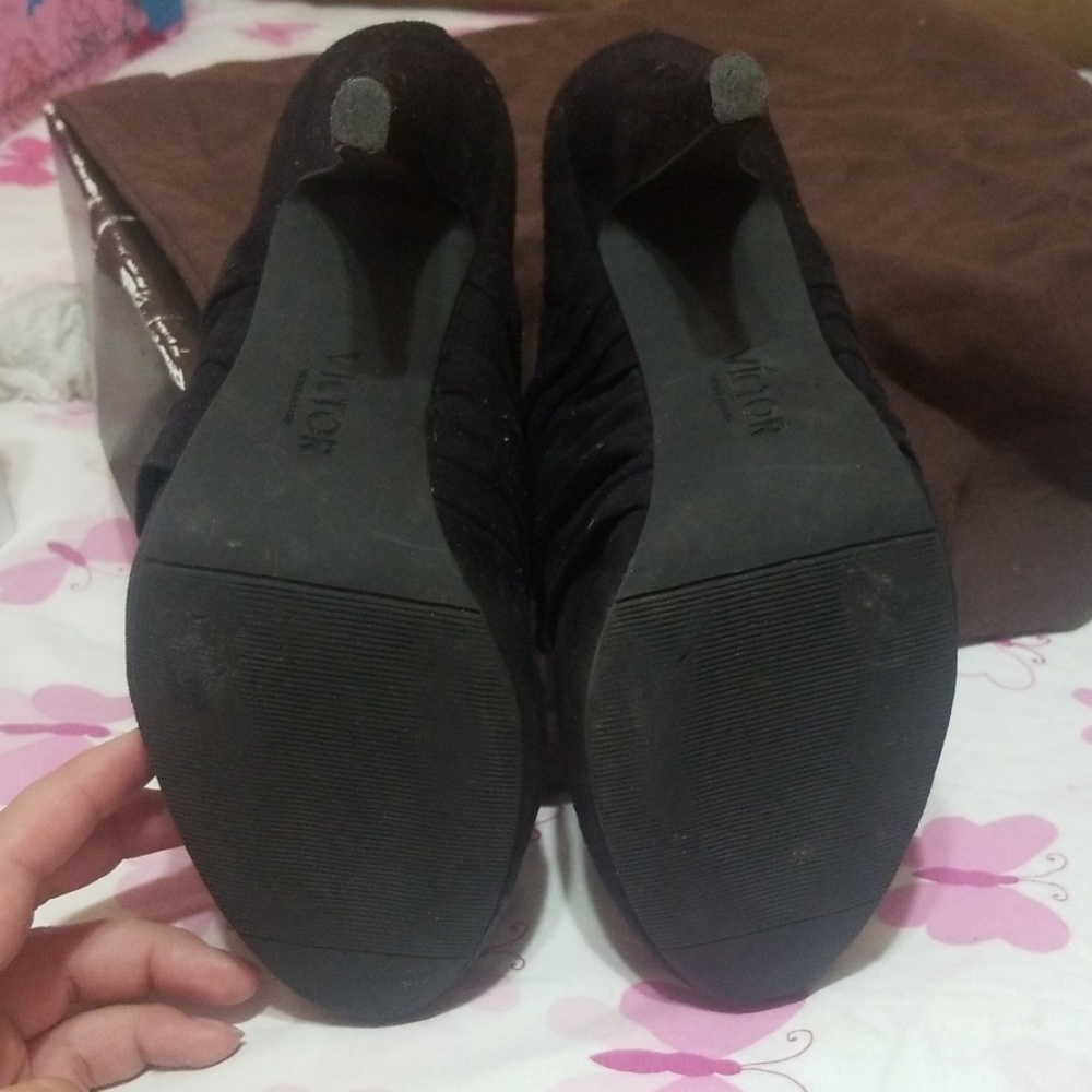 Shoe - Picture 4 of 4